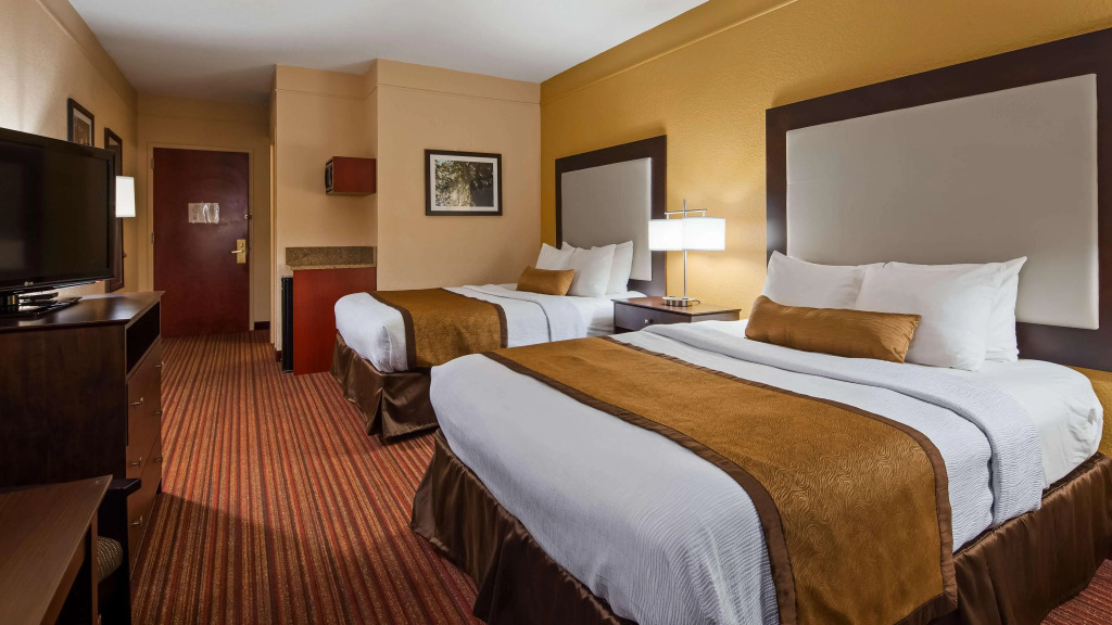 Best Western Plus Strawberry Inn & Suites