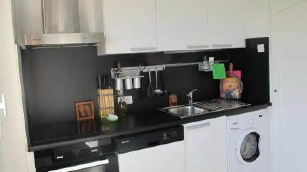 Stunning views from this lovely one bedroom apartment in Cannes only a short walk from the Palais 479