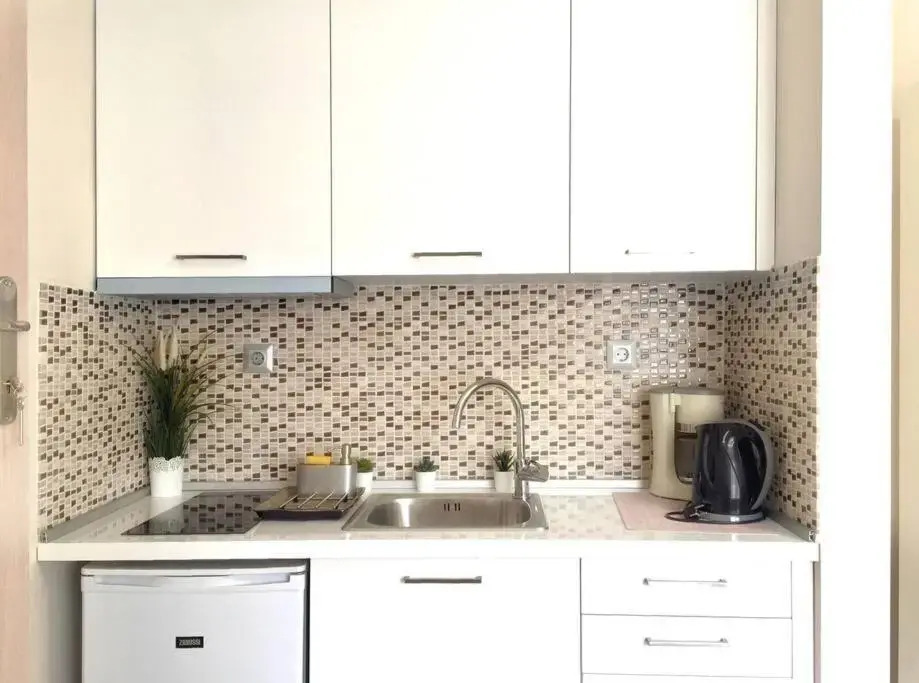 Emerald Mini Suite:Your deluxe studio in Kalamaria