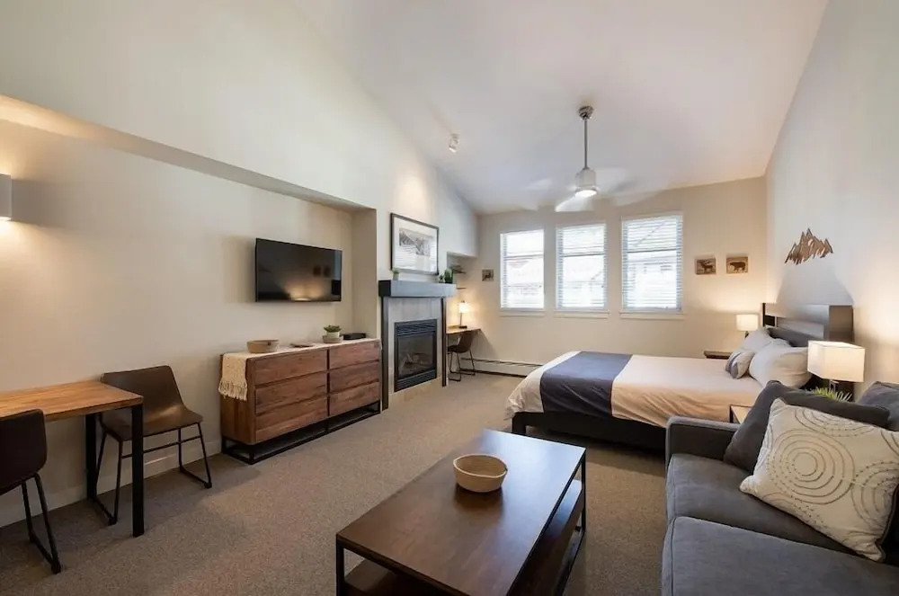 Sixth Floor Studio with Village and Mountain View - Fraser Crossing/Founders Pointe Premium-Rated 4669