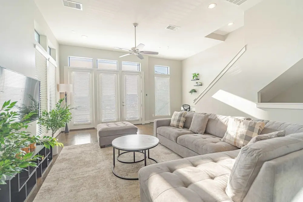 3BD HTX Luxe Home Fast Wi-fi Garage Location