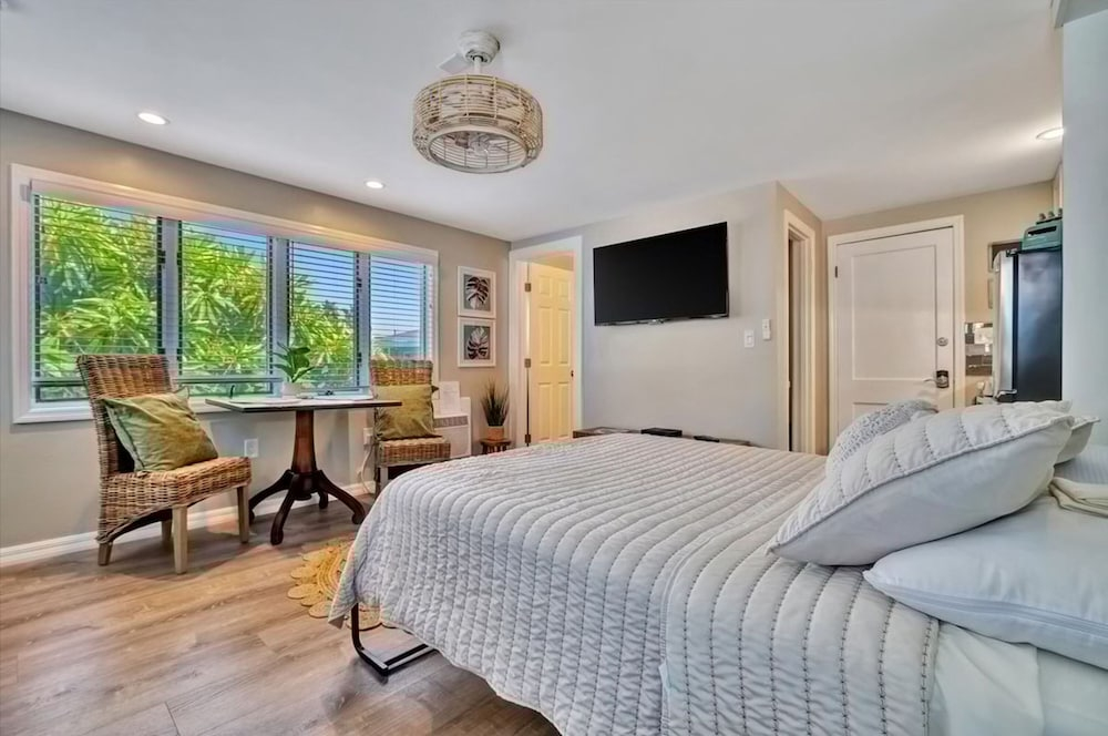 Luxury Waterside Suite 2mins 2 Beach Heated Pool
