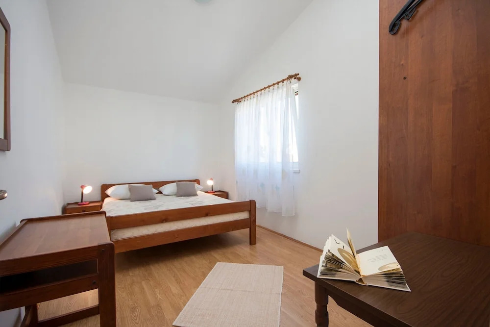 Apartments Maretic Brodarica Center