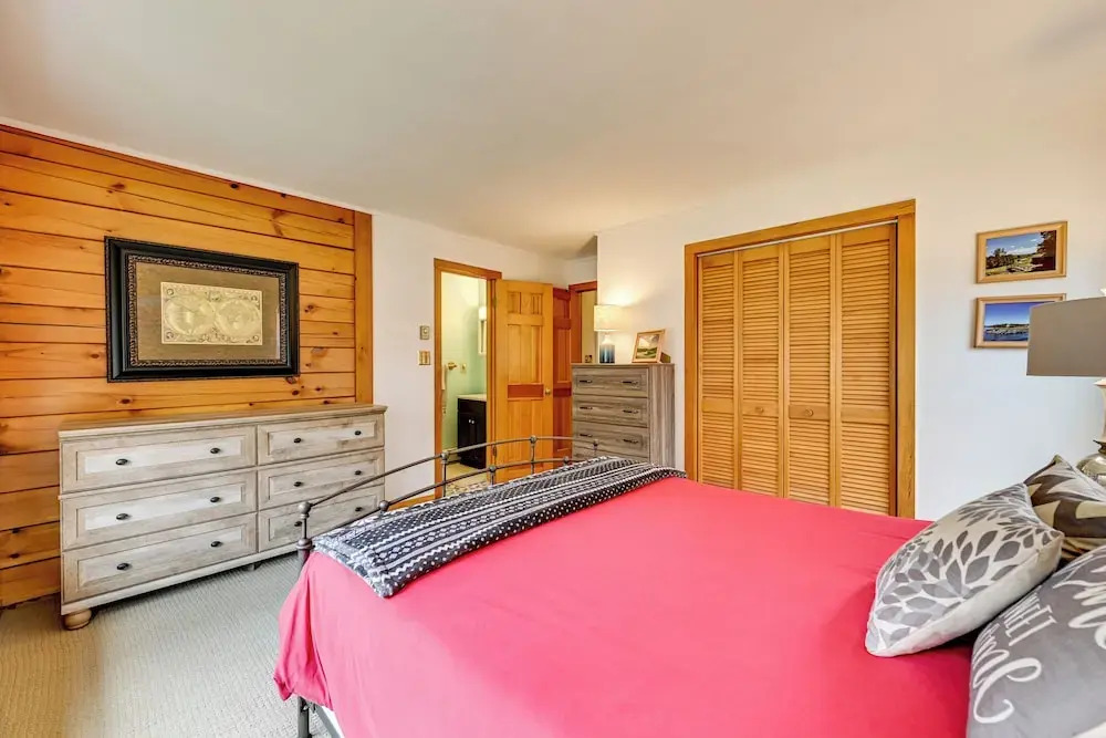 High Peak Heaven: Cozy Log Cabin on 1 Acre!