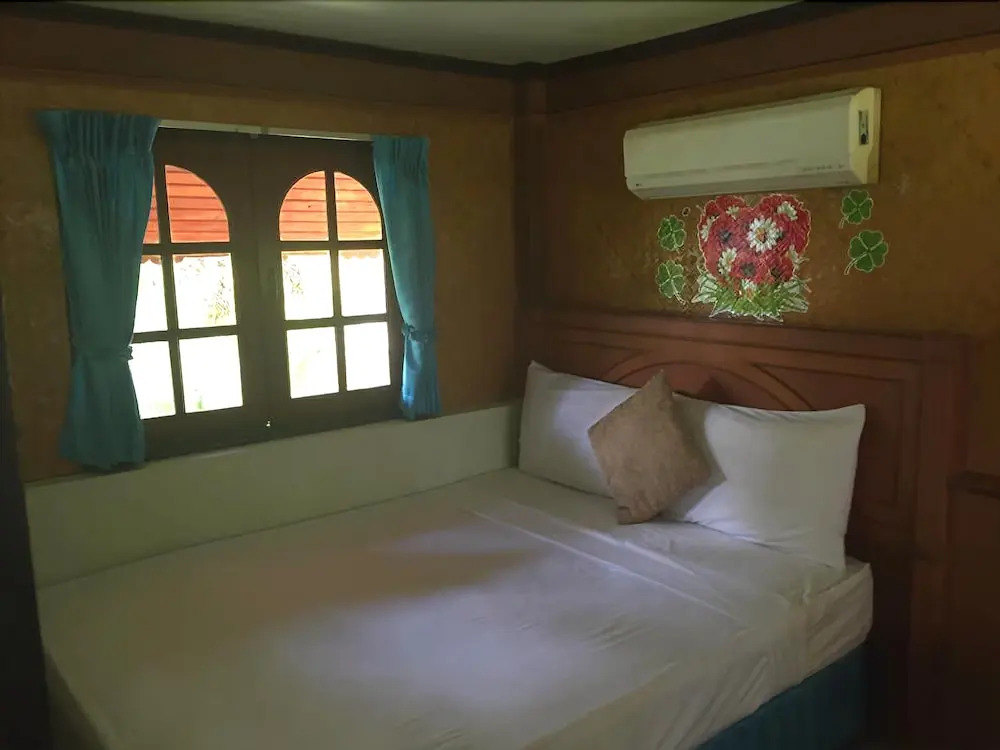 Chaloklum Bay Resort