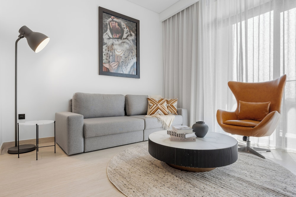 Modern Apartment with Rooftop Amenities