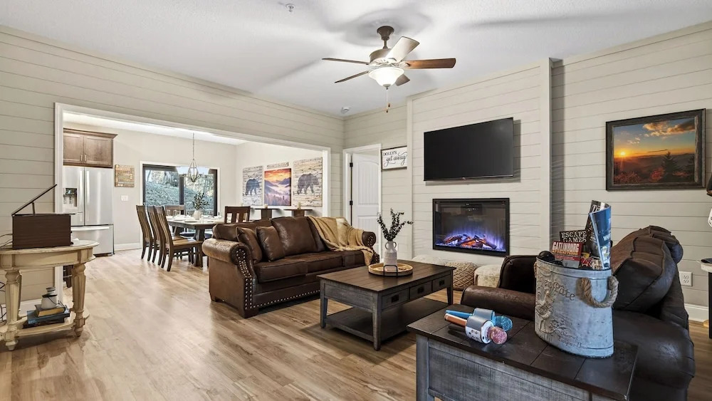 Dolly's Vacation by AvantStay | Sleeps 22 | Walk to Dollywood + Stampede | Sauna + Arcade