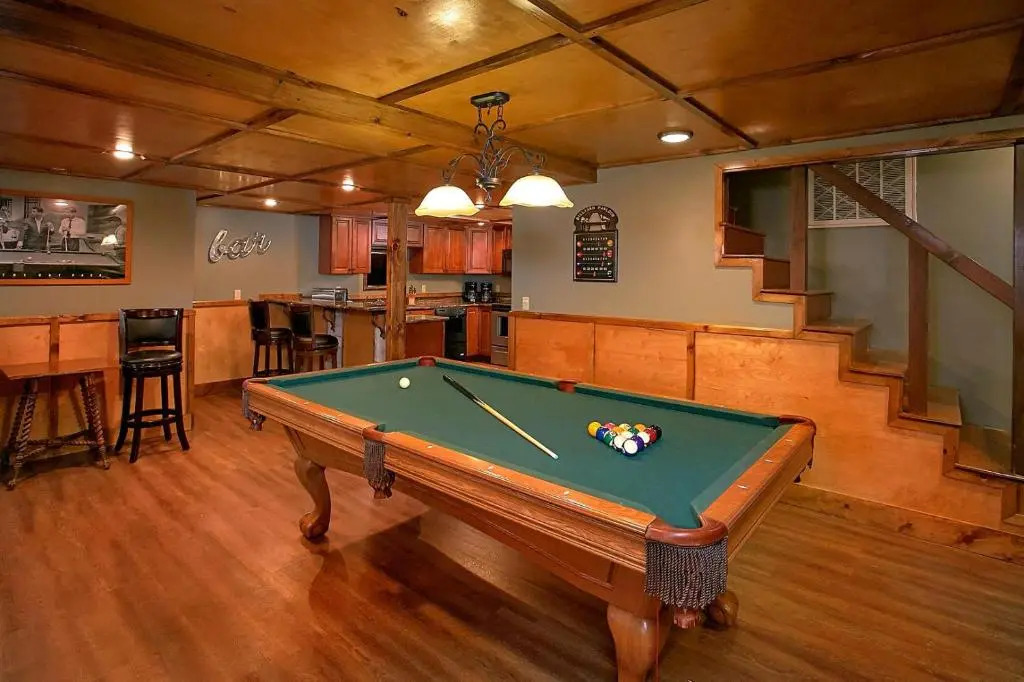 POOL Basketball 6 bdrm Theater Grounds