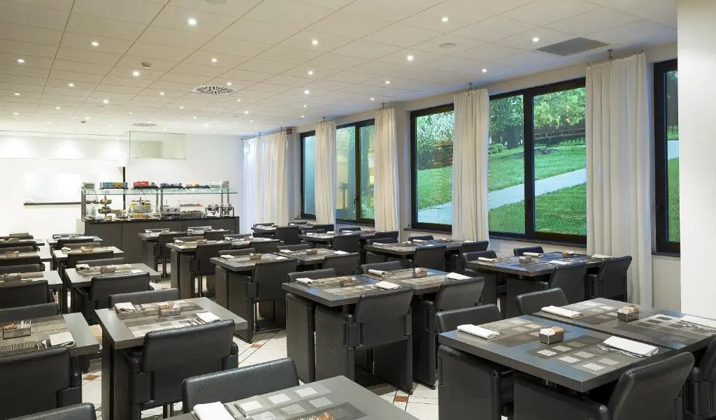 Hotel Ovest