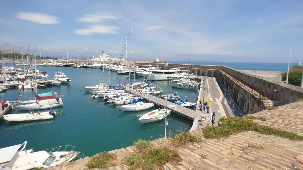 Appart'hôtel Luxe Vieil Antibes 75 m2 avec Parking plages à pieds