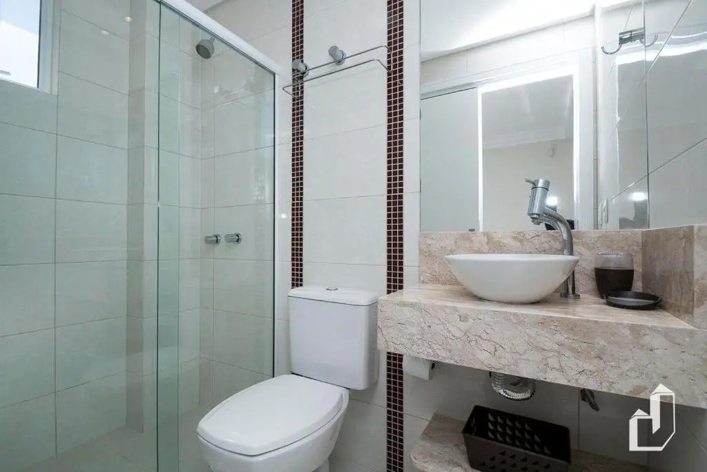 TRIPLEX COM 03 SUíTES E BANHEIRA HIDROMASSAGEM