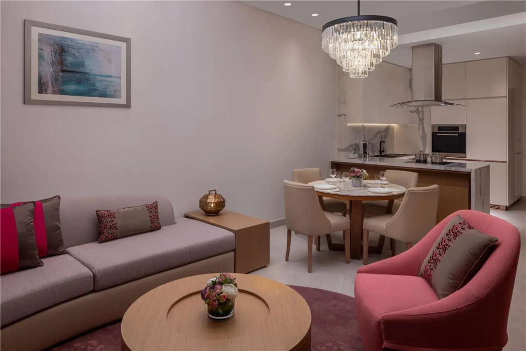 Hilton Dubai Creek Hotel & Residences