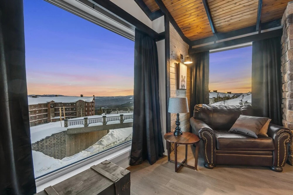 Chalet Monashee - Brand New High-End Property with Amazing Views