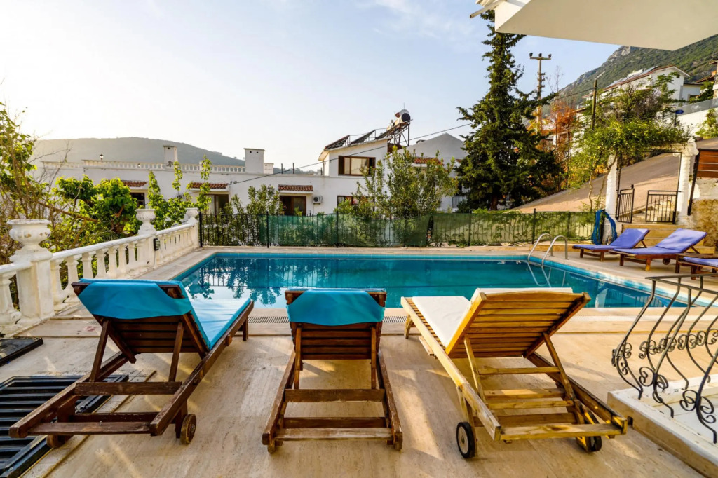 Flat with Shared Pool and Shared Backyard in Kas