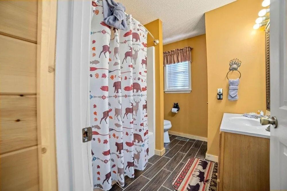 Strollin' Bear 3 Bedroom Home by Redawning