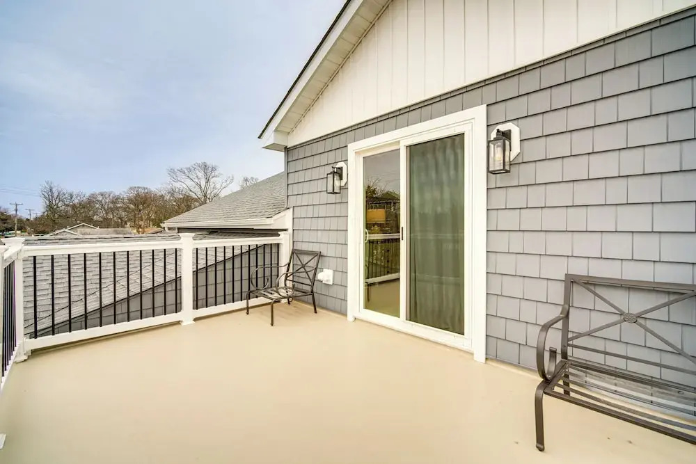 Steps to Sand: Villas Beach House w/ Decks