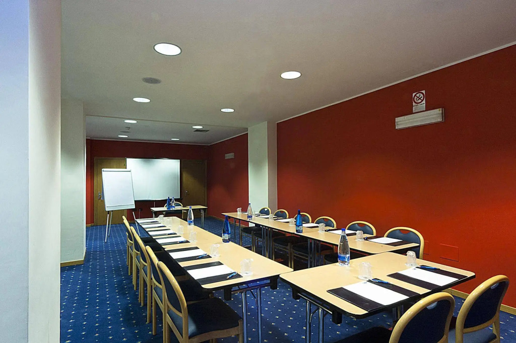 City Hotel & Suites