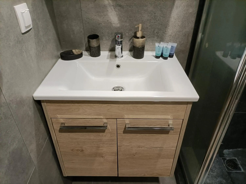 Modern Comfy Apartment near Metro
