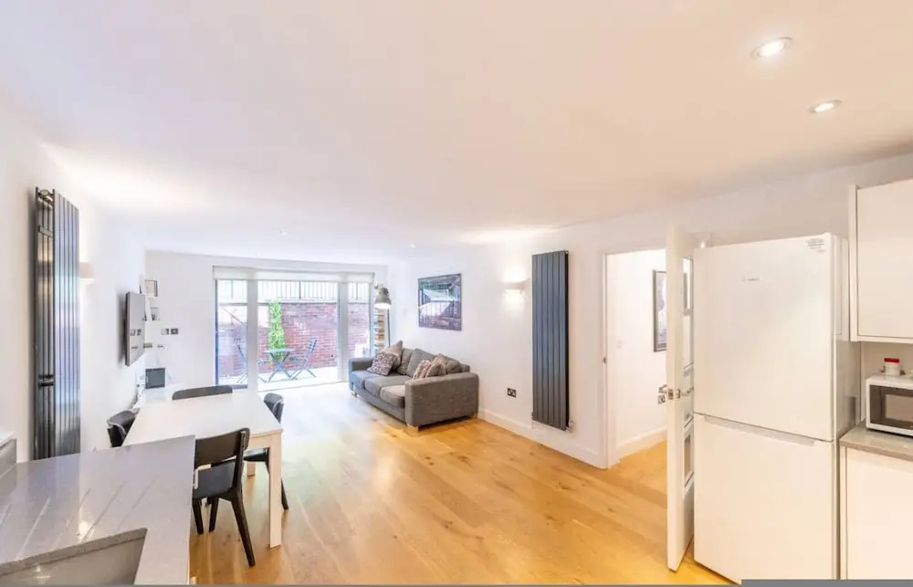 Stylish Two Bedroom Flat BCA