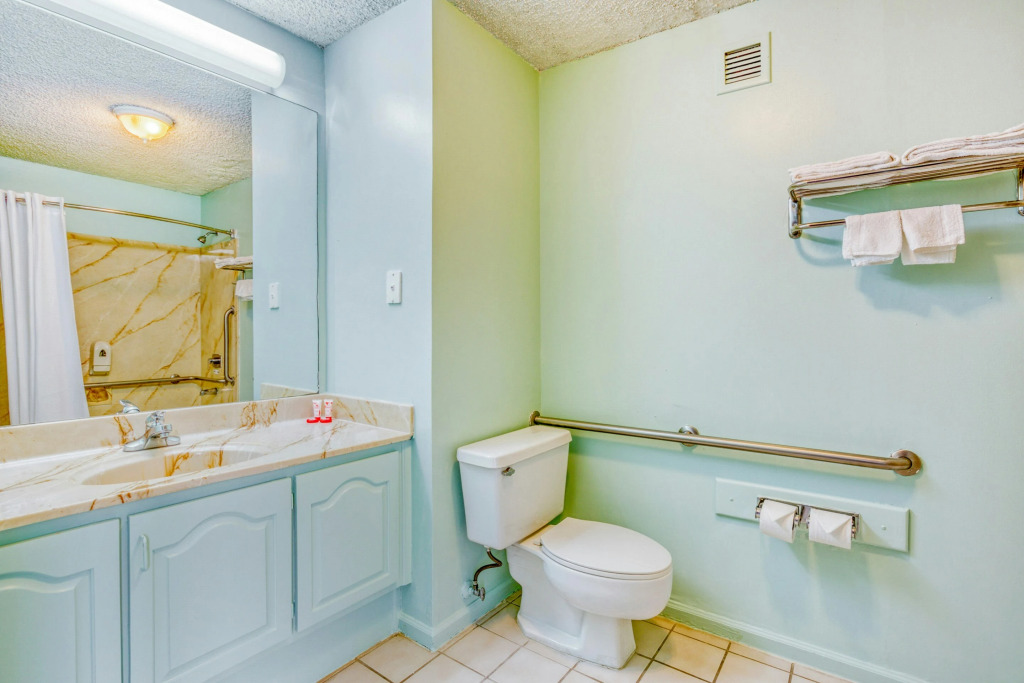 OYO Townhouse Tulsa Woodland Hills