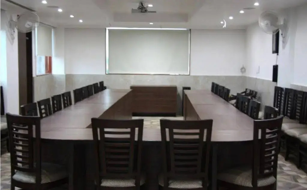 FabHotel Royal Ville