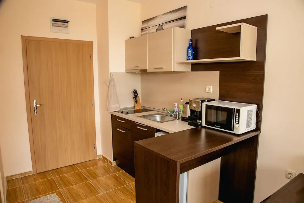 FM Deluxe Studio with Parking & Pool