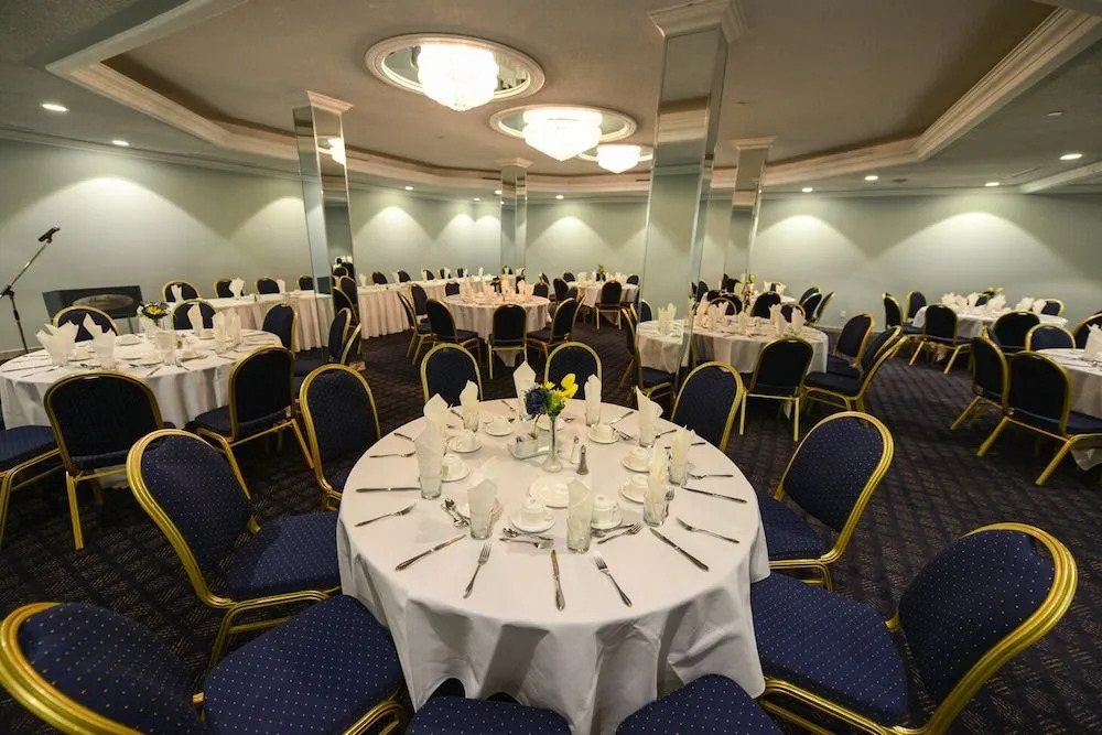 Chateau Louis Hotel & Conference Centre