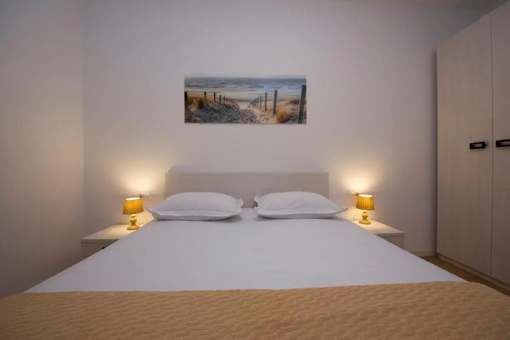 Sea view apartment EMA