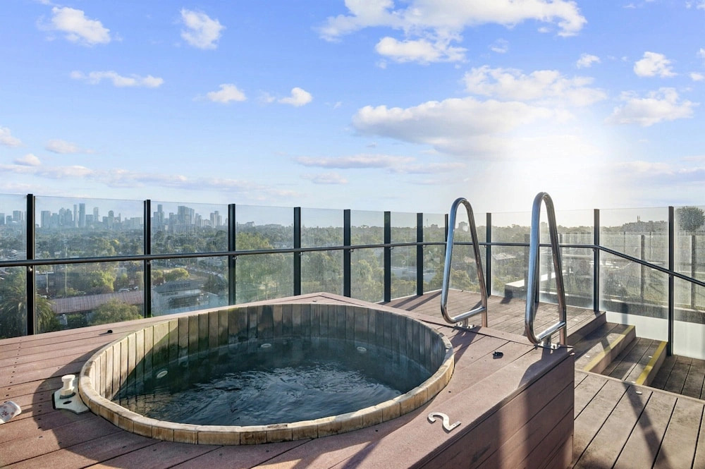 Bright Inner-north Stay With Pool Access