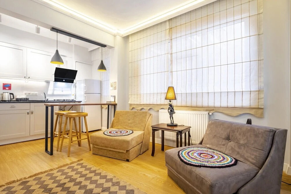 Central Flat With Backyard in Besiktas