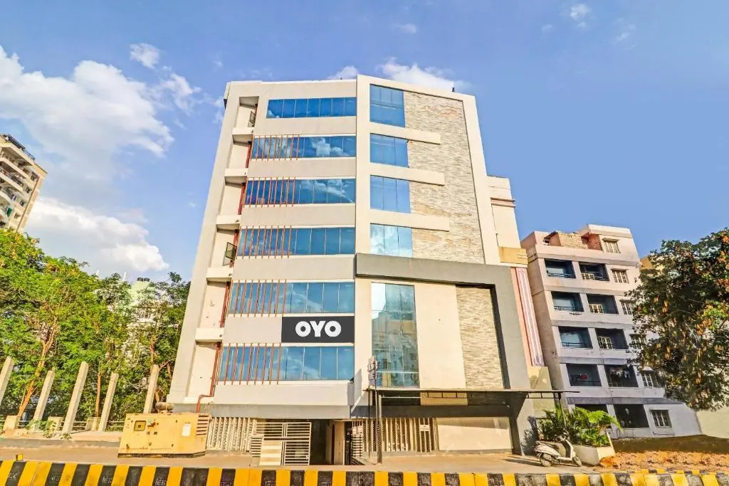 OYO Flagship 81027 Star Inn Near Durgam Cheruvu