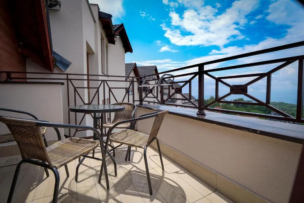 Above the Valley P86 - Milmari Resort