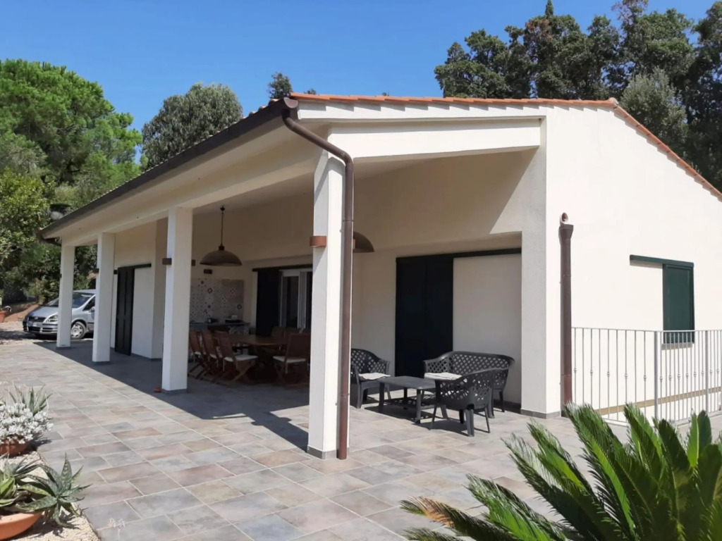 Villa Geko well furnished and immersed in a 4000 m2 park in Straccoligno-VILLA GEKO