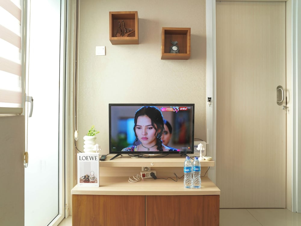 Homelike And Neat 2Br At Apartment Green Pramuka City