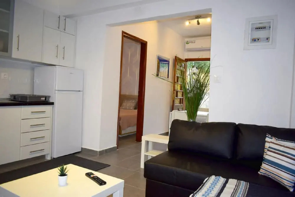 Apt - Sleeps 4 - Pets Ok - Parking - Balcony
