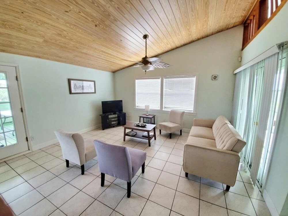 The Summer House - All 4 Bedroom Home by Redawning