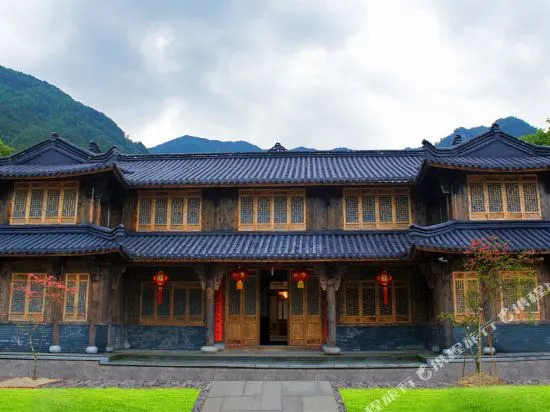 Wolongge Courtyard