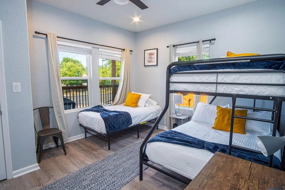 Spectacular Brand New 4br/2.5ba Near DT/ Riverwalk