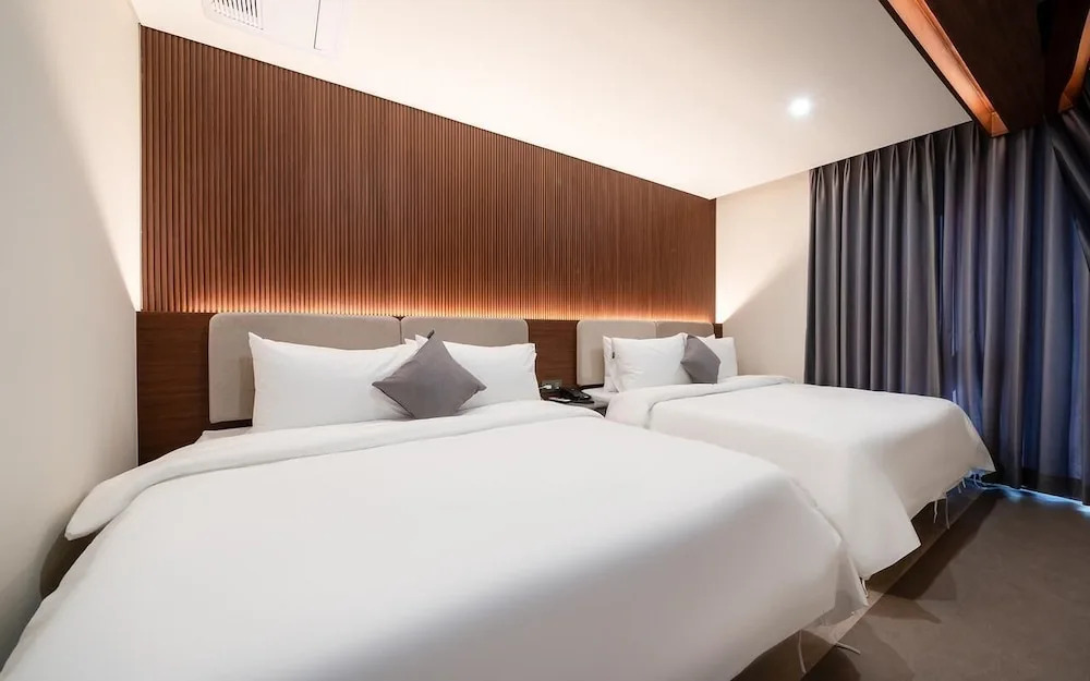 Hound Hotel Gijang Osiria