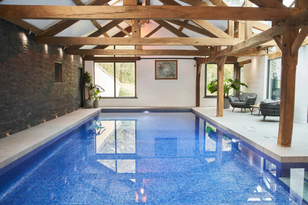Swallows End – stylish bolthole with hot tub and pool in Dartmoor National Park