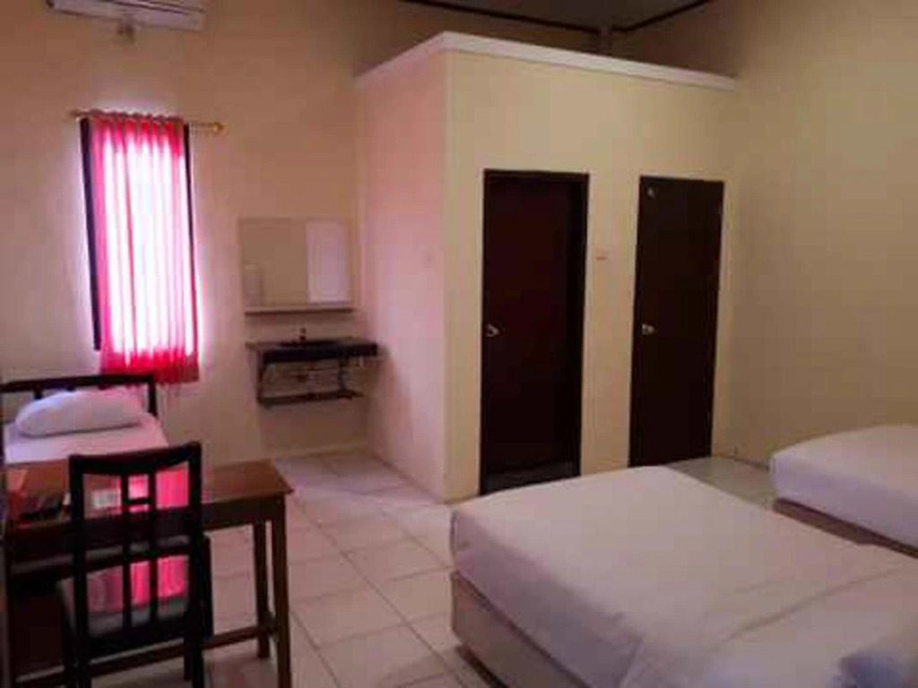 RedDoorz at Hotel Rumberpon Sorong