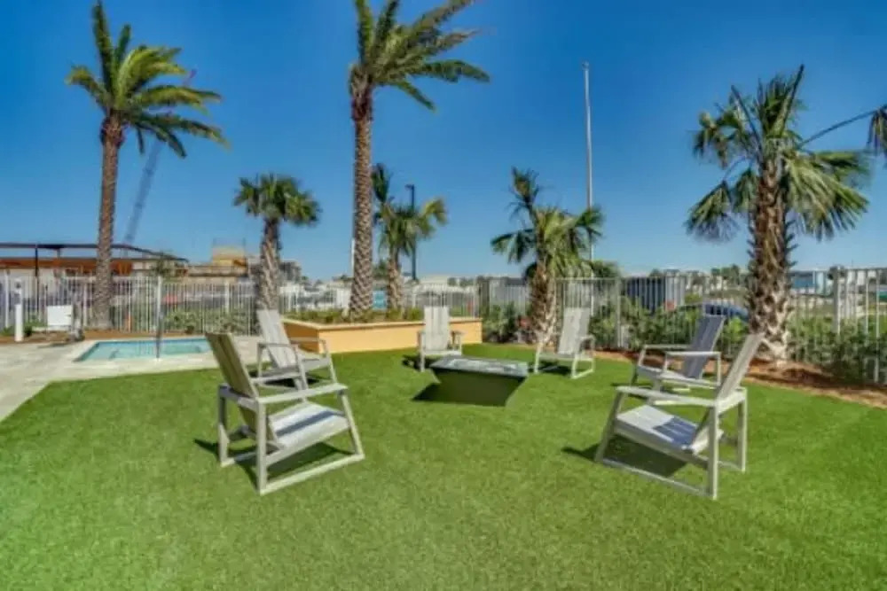 Fall Retreat Condo w Heated Pool Hot tub Pier Pk