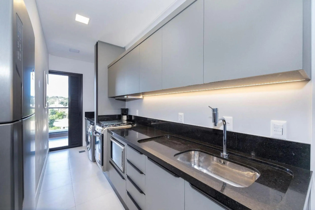 Adra 301 - Apartamento no centro de Bombinhas - Rooftop com piscina e academia - À poucos metros da praia