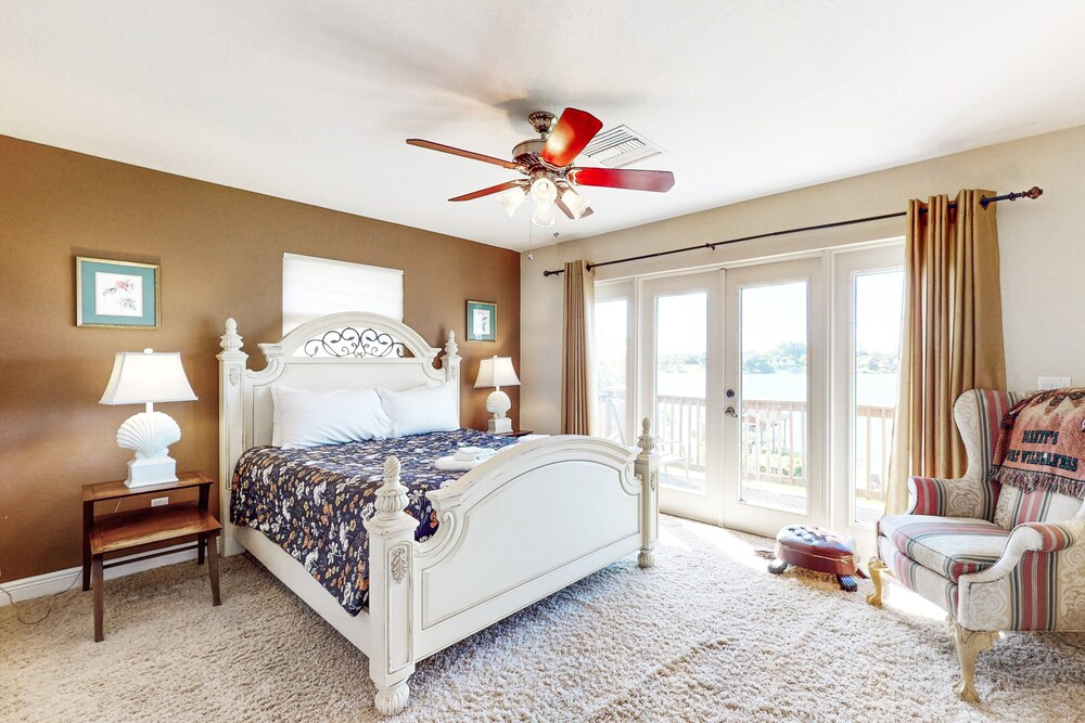 Dog-friendly Lakefront Home With Private Dock & Beach - Snowbirds Welcome