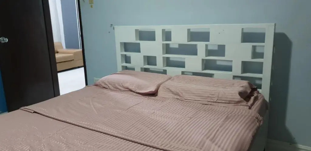 Fully furnished, peaceful and lovely home that is located 2 minutes from the heart of the city.