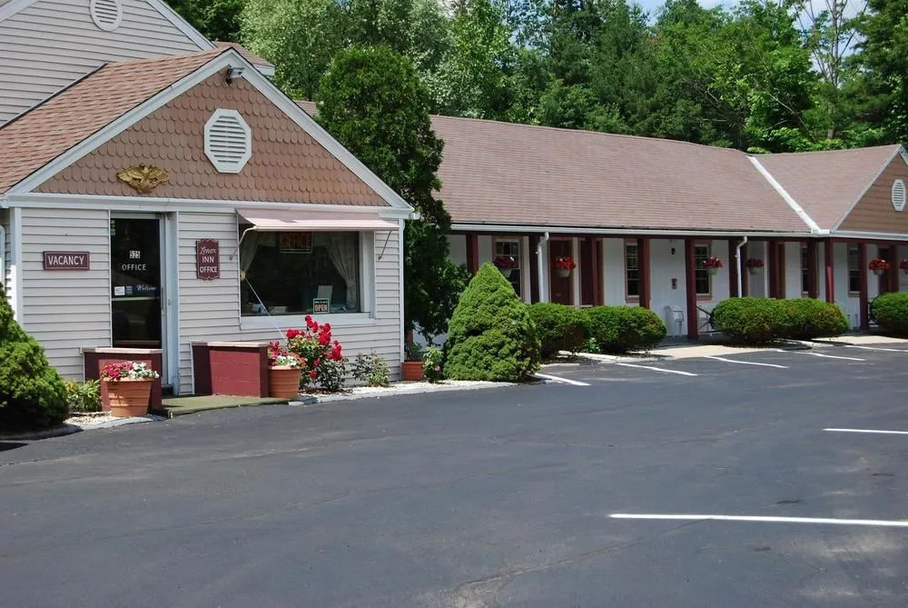 Lenox Inn