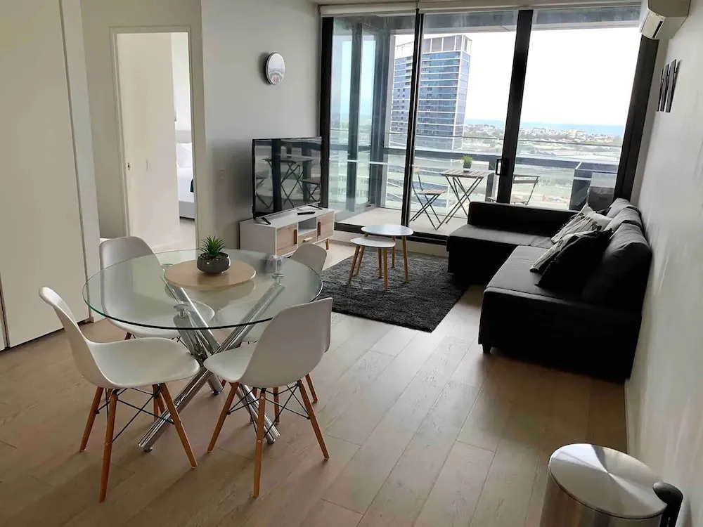 Magnificent Waterfront Apartments on Collins