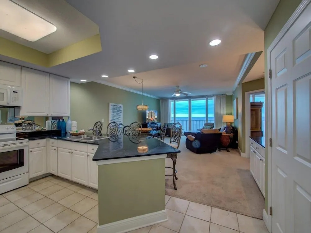 Beachfront condo in the heart of Gulf Shores