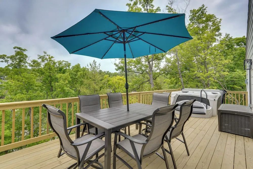 Margaritaville Access! Luxe Ozark Oasis w/ Hot Tub