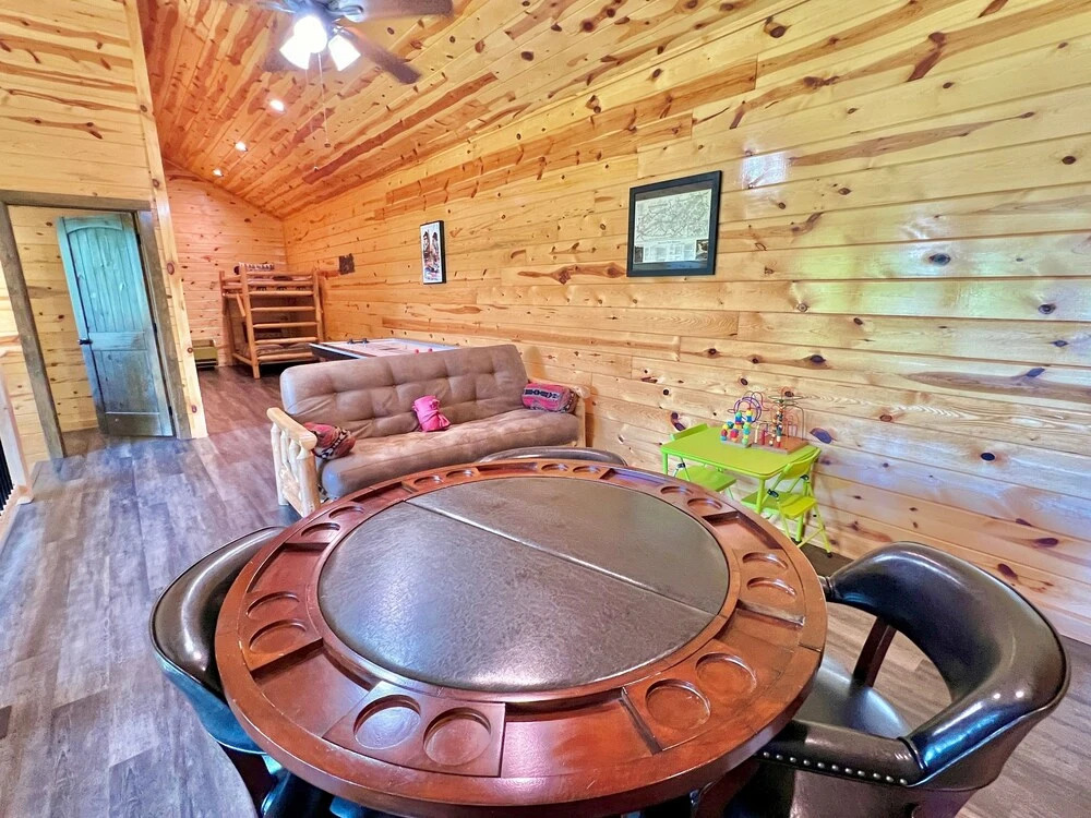 South Side Serenity 2 Bedroom Cabin by RedAwning